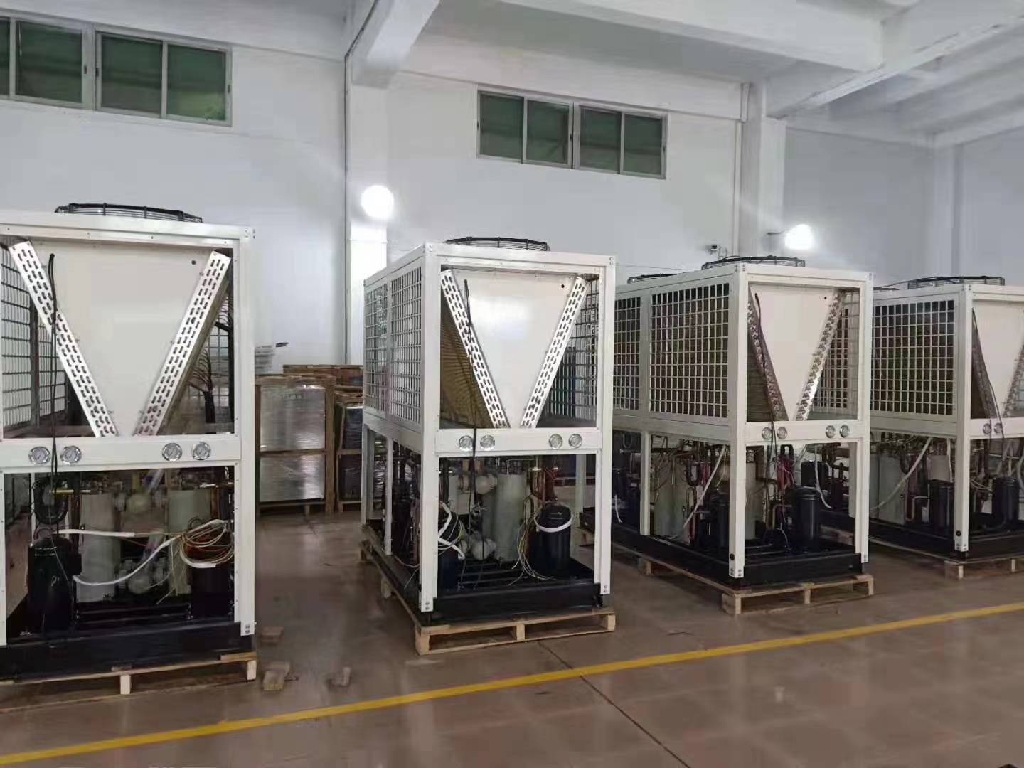 親！我是空氣能熱泵熱水器機組，下面讓我來自我介紹一下....